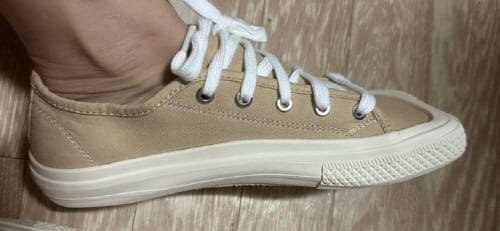 앞코사각스니커즈