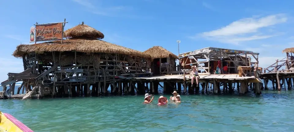 펠리칸 바 (Pelican Bar)