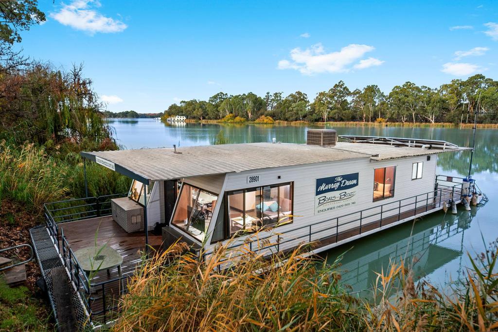 houseboat