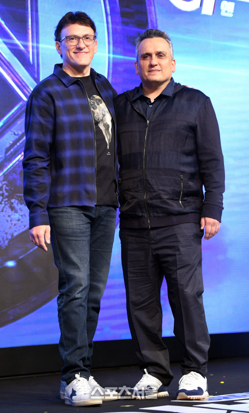 루소 형제 사진