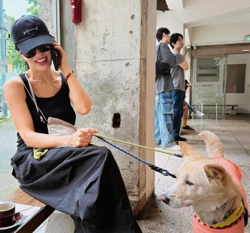 엄정화,박미선,연예인 암투병,갑상선암,디바 엄정화,엄정화 투병 고백,박미선 암 고백,연예인 건강 이야기,암 극복 사례,가수 엄정화,반려동물 힐링,연예인 반려견,목소리 회복,여자 연예인 투병,회복과 치유,갑상선암 증상,여자 가수 암,유방암,비인두암,간암,자궁근종,연예인 건강 회복,희망 이야기,힐링 스토리,여성 건강