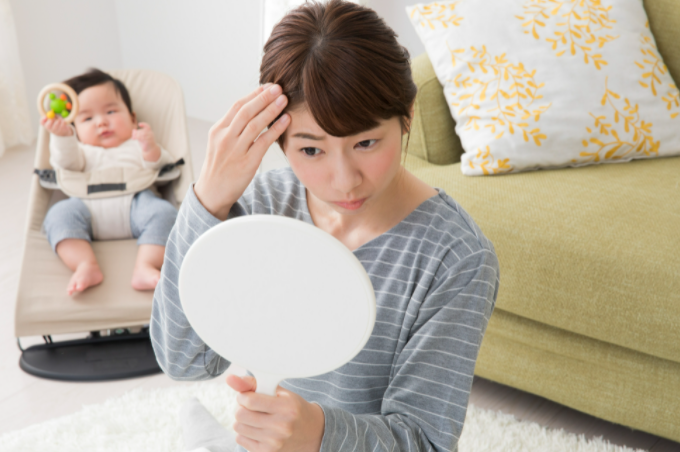 탈모가 걱정스러운 여성