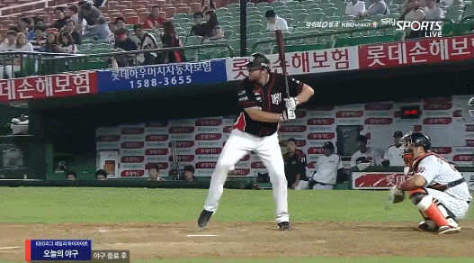 사직구장 최초 장외홈런을 치는 댄블랙