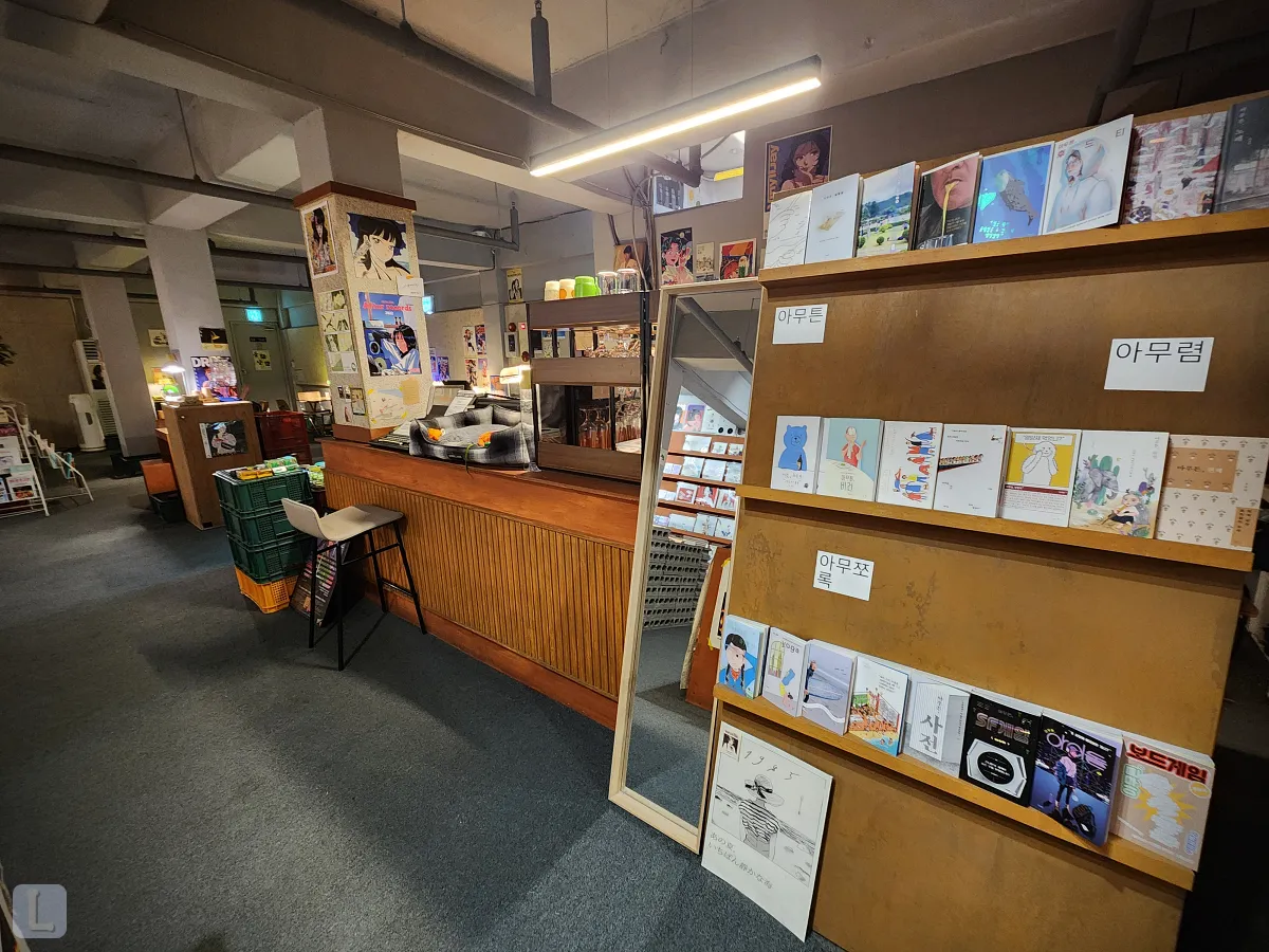 대구-동구-독립서점-심플책방-내부-책과-카운터