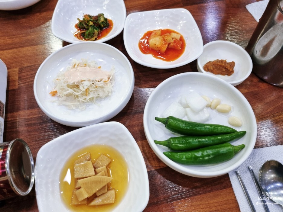 유정뼈다구해장국 반찬
