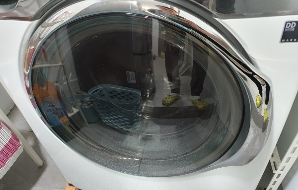 가동되고있는-드럼세탁기