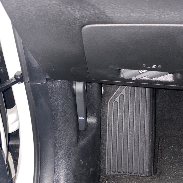 셀토스-본네트-버튼-위치