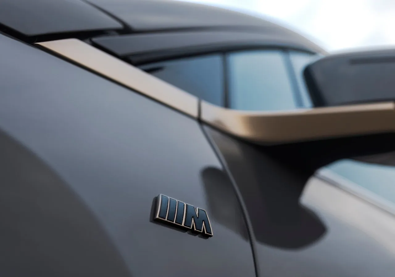 BMW IX M60 차량 이미지