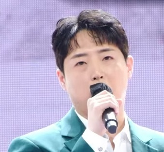 최윤하 외로운 술잔 노래듣기 노래 가사