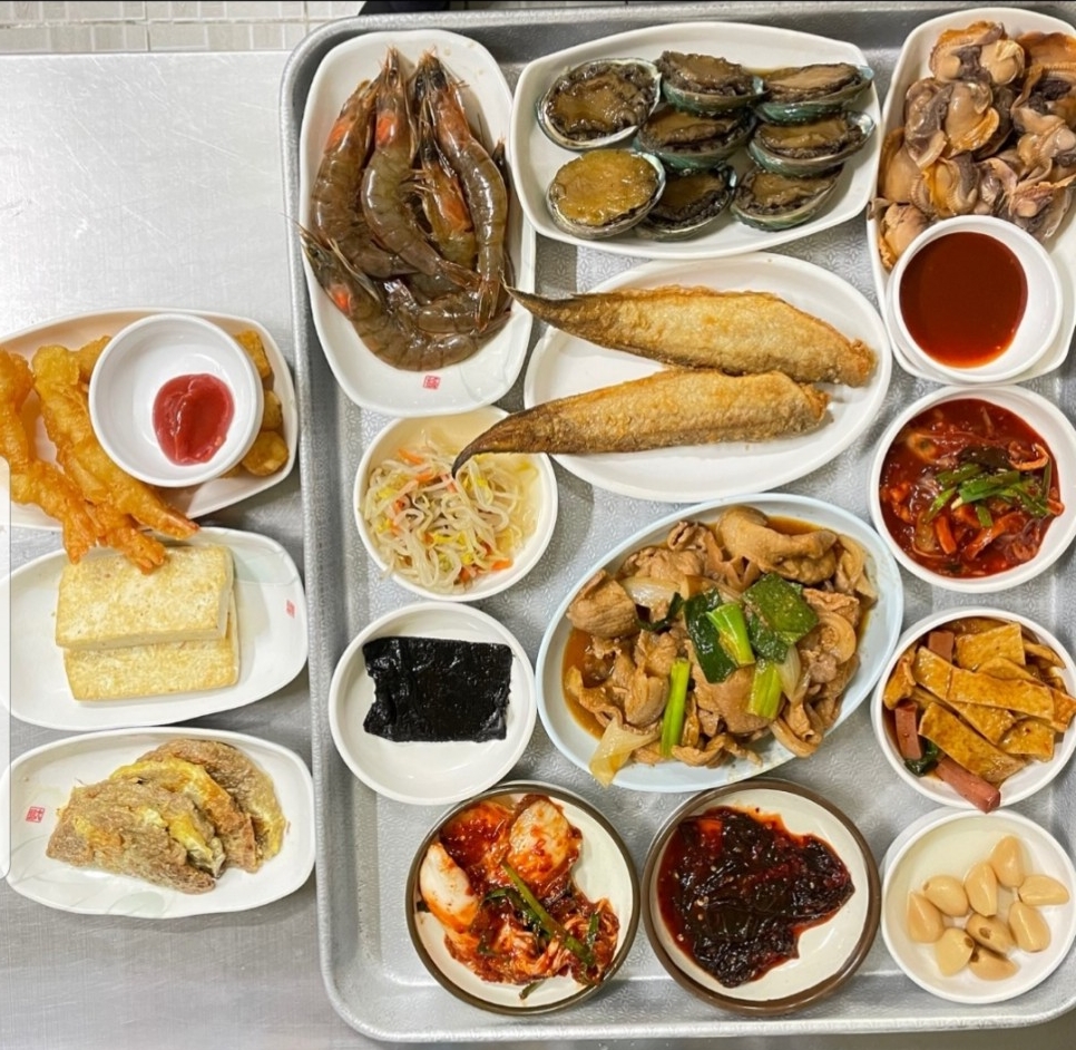 식객 허영만 백반기행 167회 왕지혜 편 쥐포튀김, 붉은메기구이, 입맛을 돋우는 새콤달콤 겉절이, 전복장, 새우장 백반 경남 사천 삼천포 맛집 소개