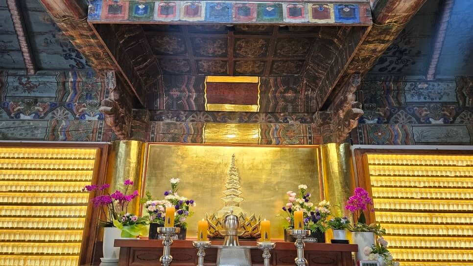 정선 정암사 : 수마노탑의 신비와 적멸보궁의 평온을 찾아서