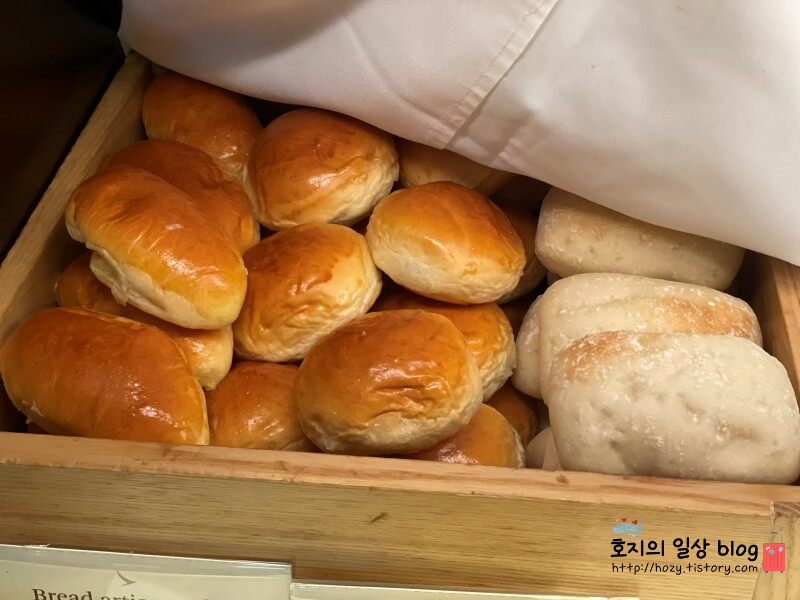 홍콩공항 캐세이퍼시픽 더덱 라운지 음식4