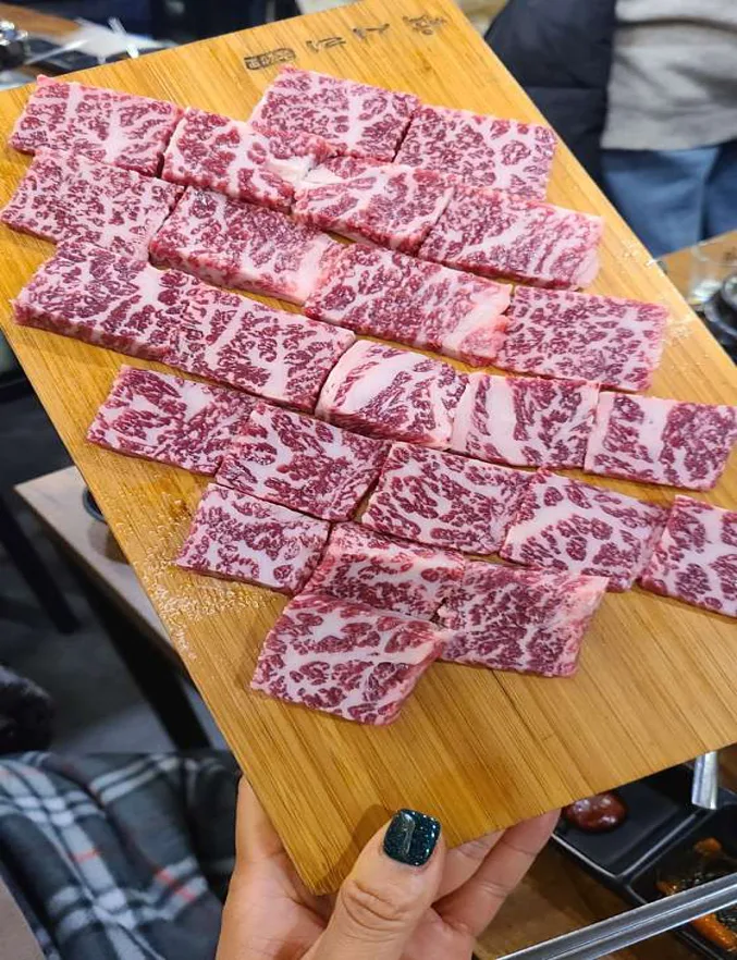 육시리