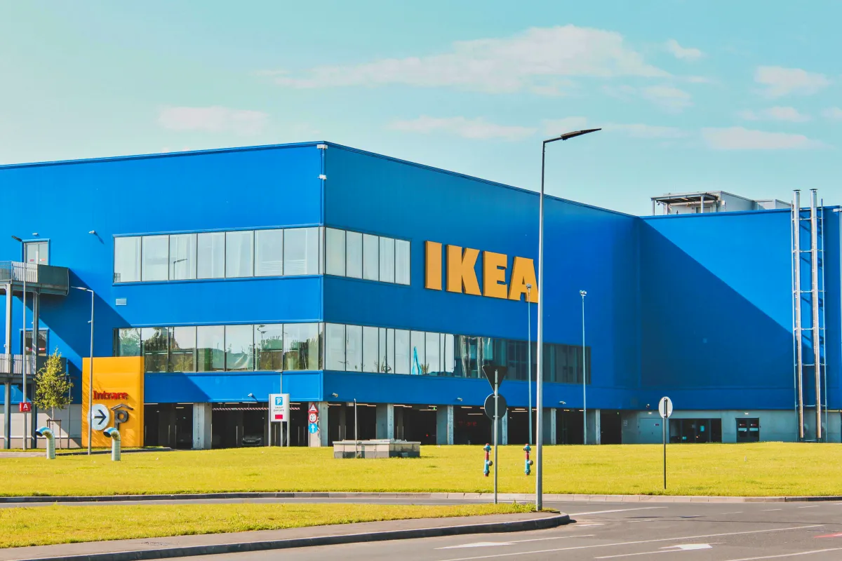 이케아-블루박스-건물-전체모습-이케아로고