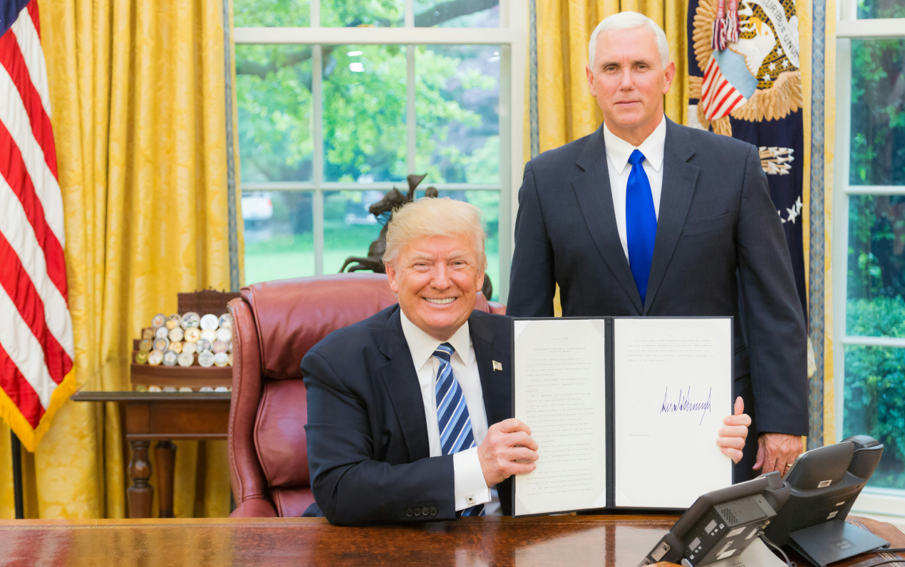 Hands Off 관련 트럼프 촬영 사진