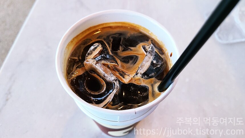 커피인터뷰-파도리-아이스-아메리카노