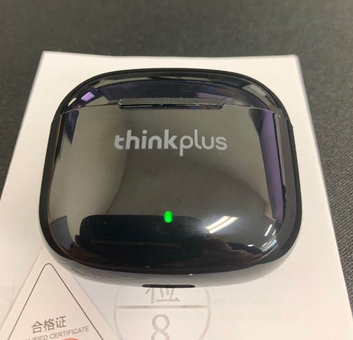 LivePods LP40pro 이어폰 충전 중