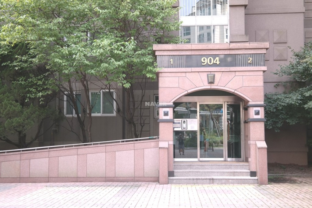 [1층 공용현관]1층 공용현관 사진입니다