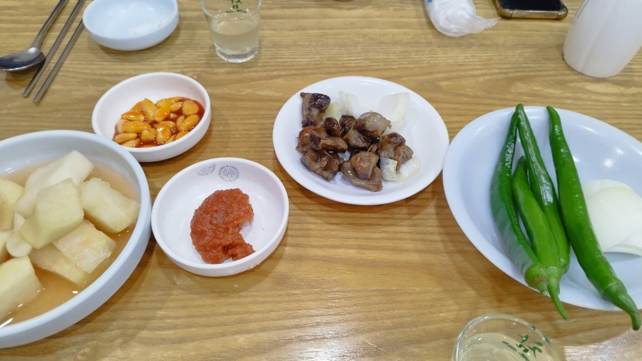 약전삼계탕 반찬들