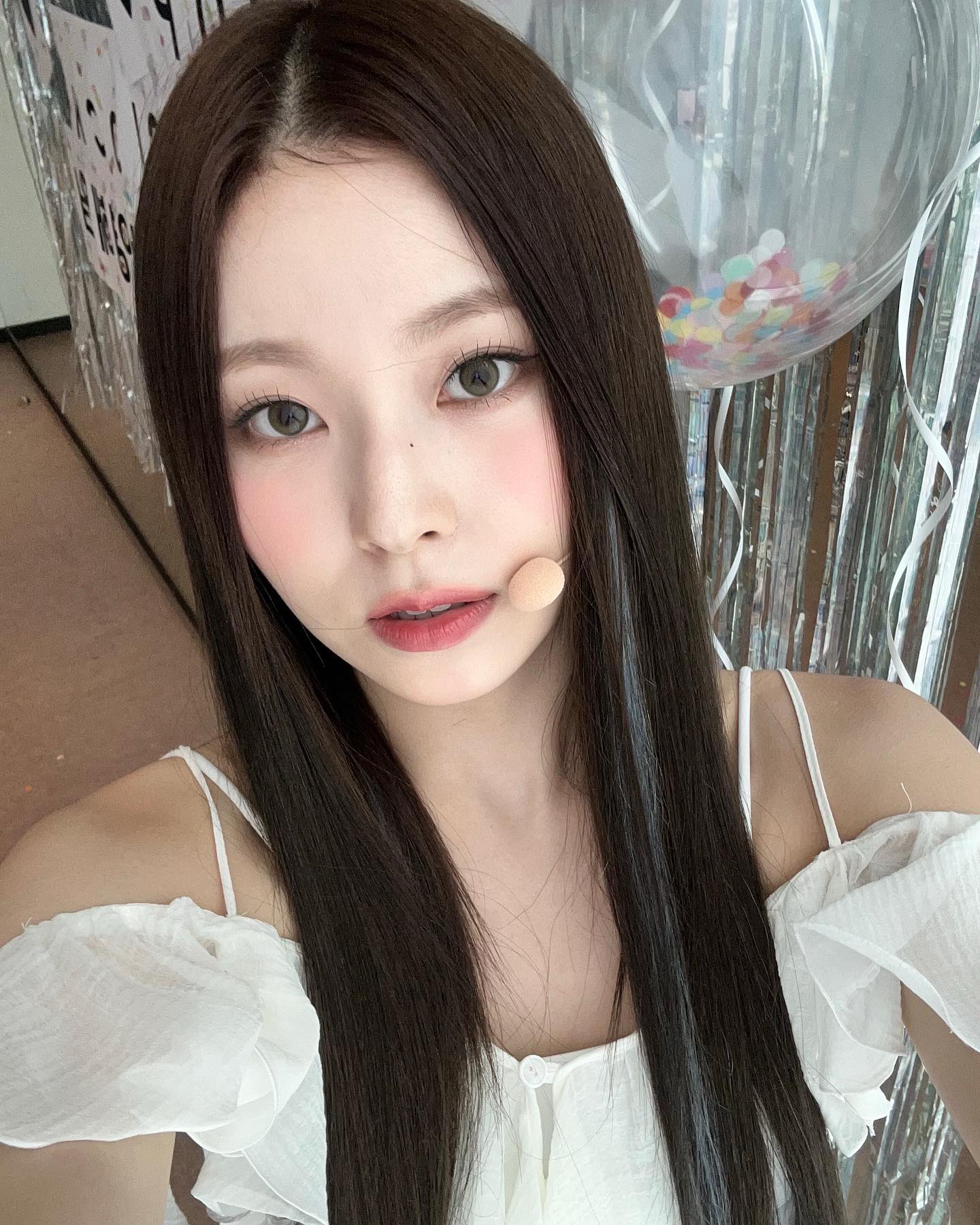 NMIXX : 지우 설윤 릴리 해원 배이 규진