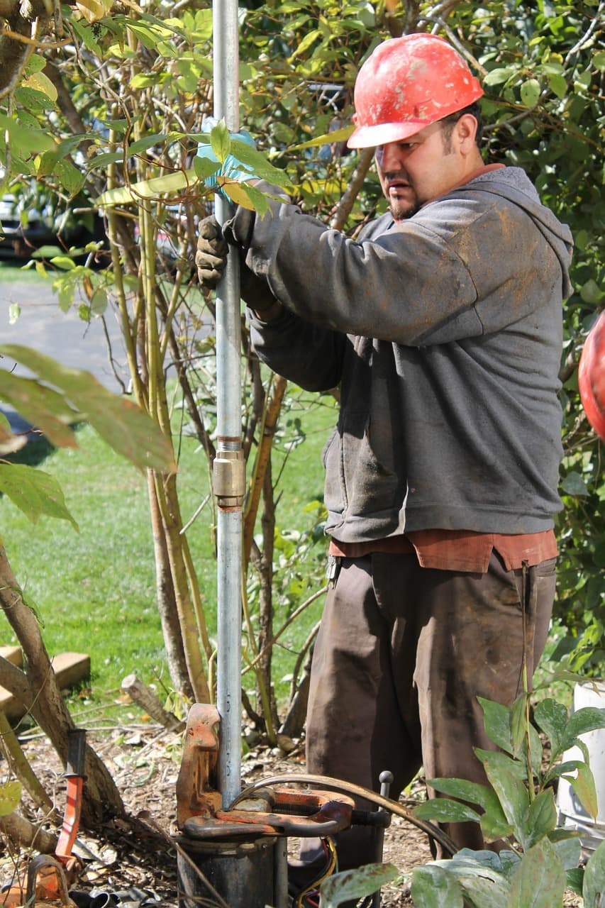 탐사 지질학자 - 거친 자연 속에서 광물을 찾는 사람들