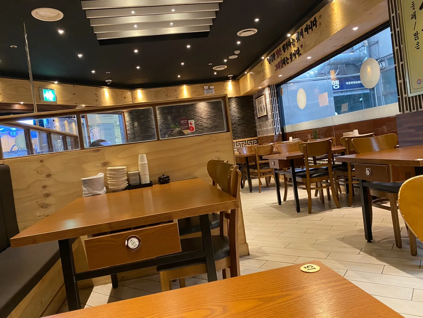 경복궁삼계탕-식당-칸막이-테이블