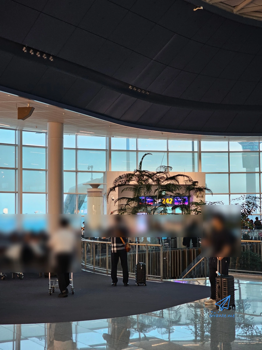 인천공항 2터미널 242번 게이트