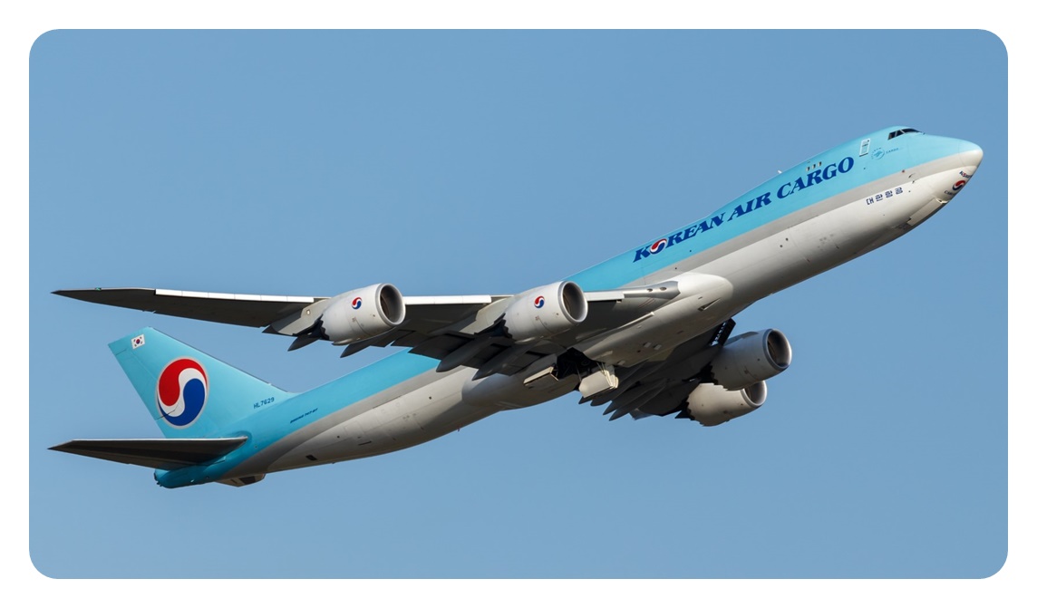 대한항공이 보유한 비행기 중 2번째로 비싼 비행기 보잉 B747-8F 기체 사진