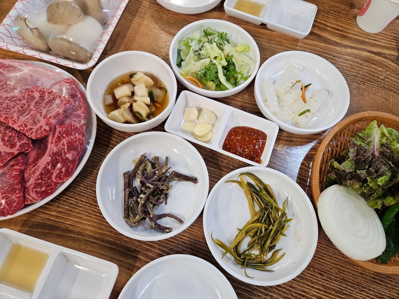 팔육정육식당 밑반찬 세팅