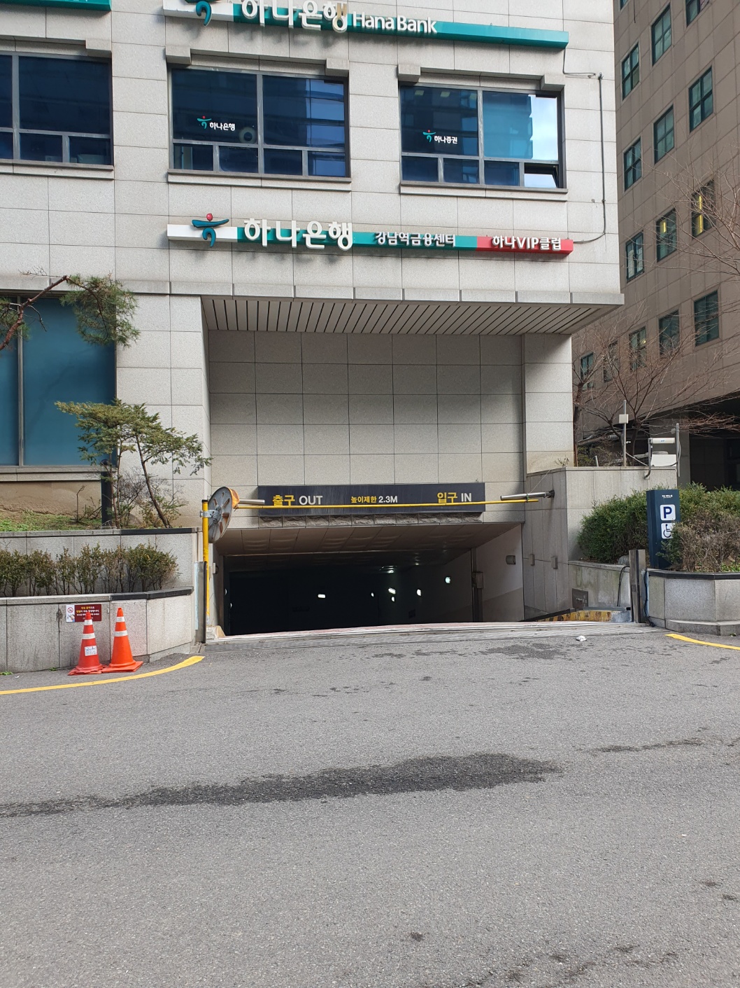 무인-주차장은-현대의-주차-난을-해소하는-중요한-해결책입니다.