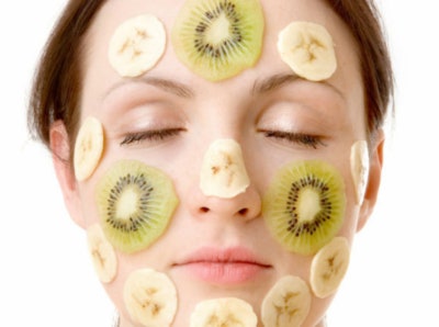 천연팩을 하는 모습