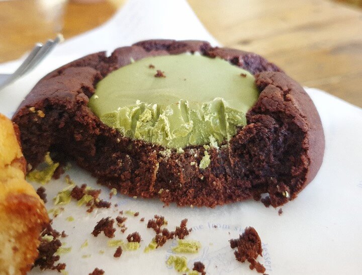 니드스윗-말차꾸덕쿠키-단면