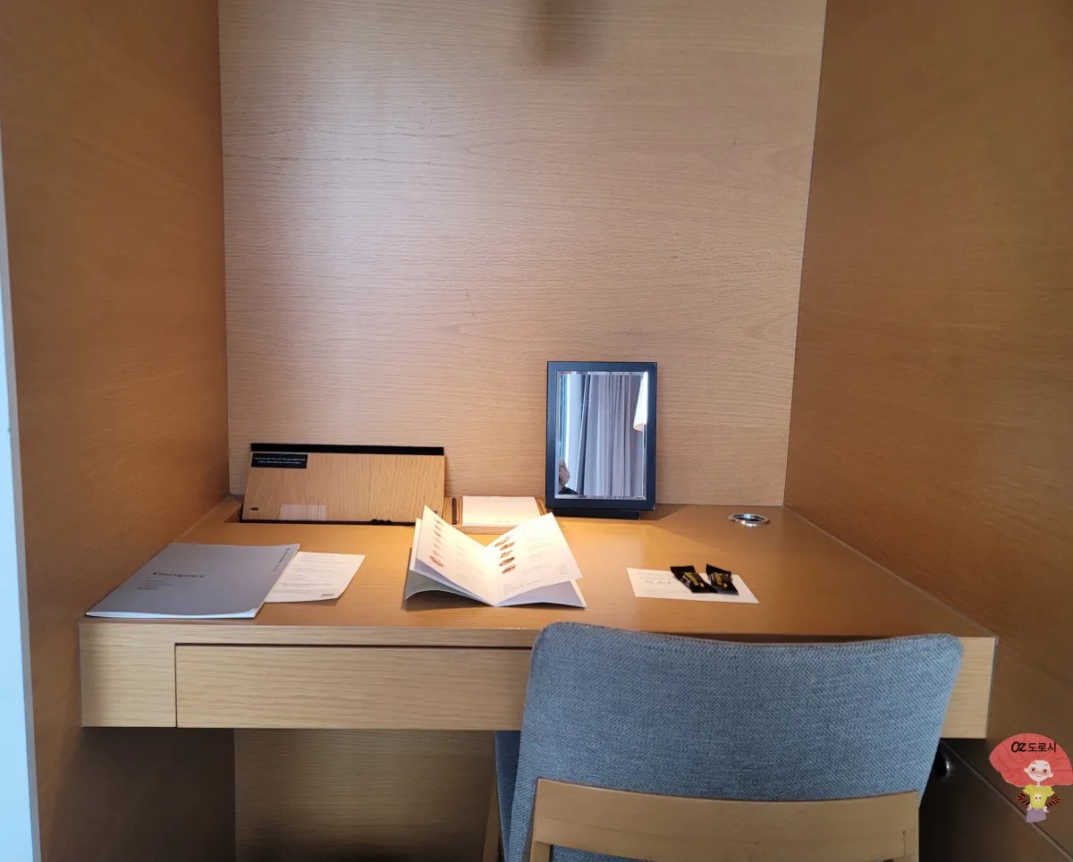 인천-중구-영종도-네스트호텔-스탠다드-책상