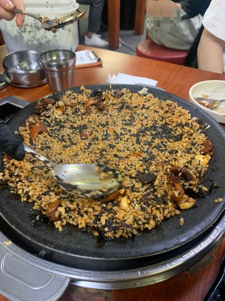 볶음밥 볶아주시는 모습