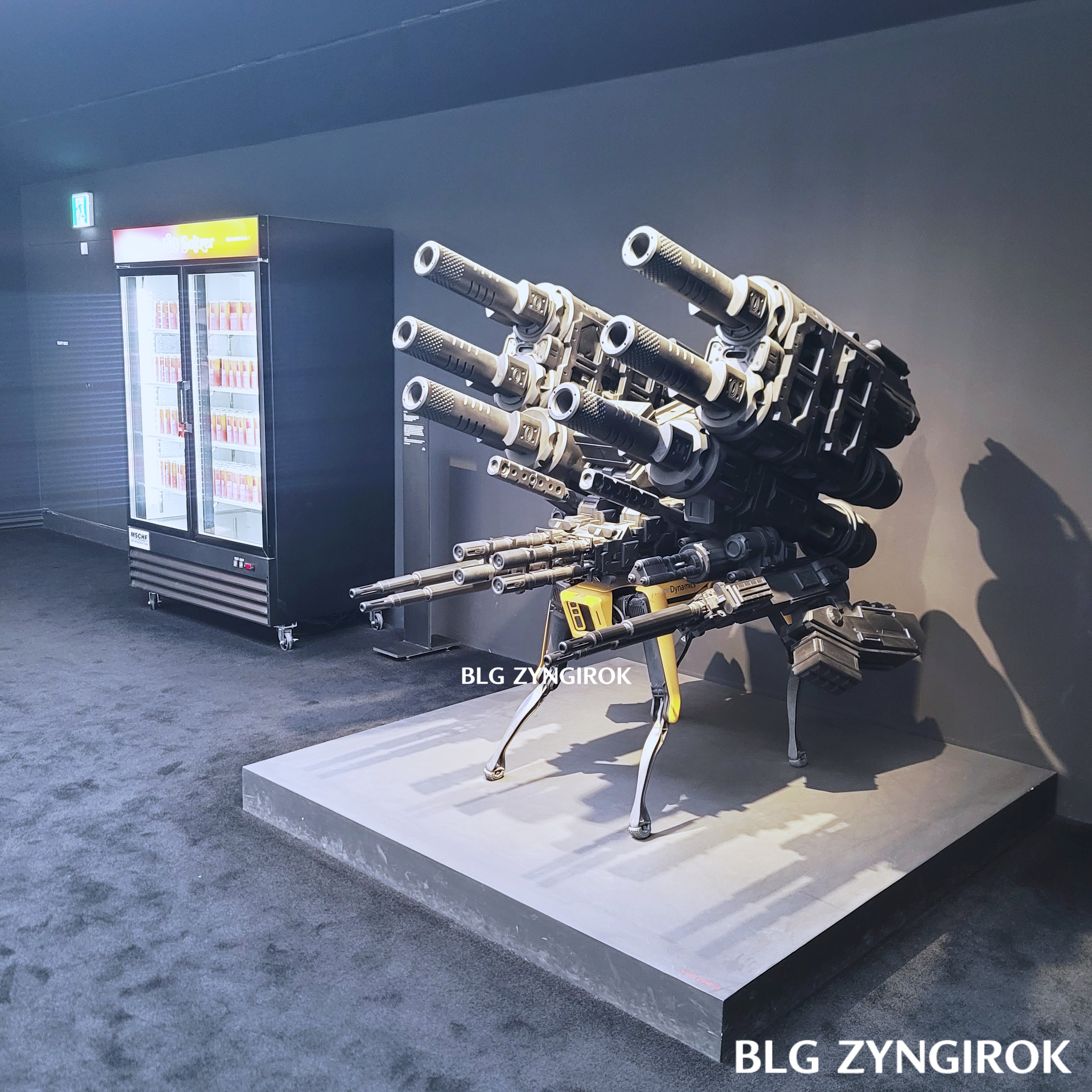 NOTHING IS SCARED 전시품 모습이다.