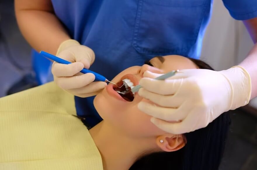 치석을 제거하는 사진