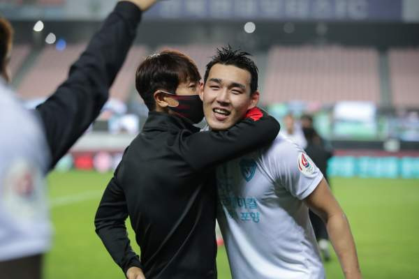 김기동 감독상: 4월 이달의 감독상 수상! FC서울 선두 질주와 역대급 대기록 분석