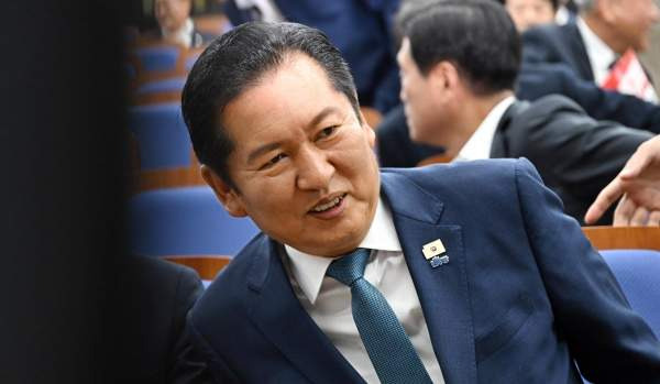 정청래 나이 프로필 고향 학력 가족 아들 논란 사퇴 압박 및 2026년 전당대회 연임 쟁점 냉철 분석