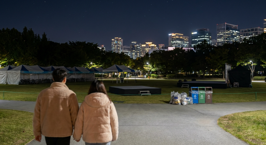 축제가 끝나고 평온해진 중앙공원의 야경과 사람들