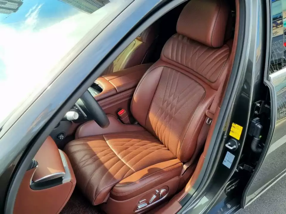 G90의 운전석 시트를 담아봤습니다.