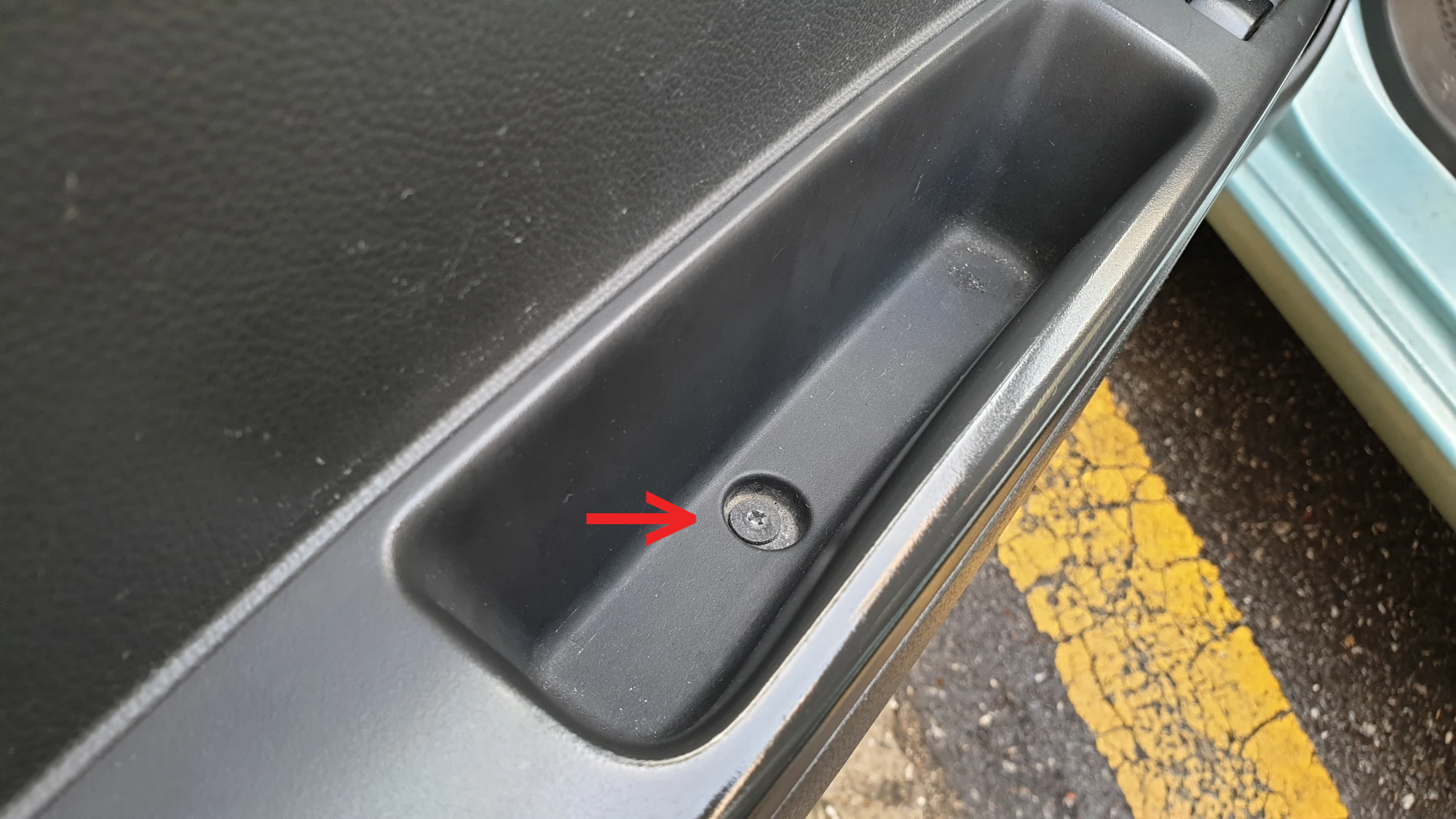 도어트림 고정 볼트