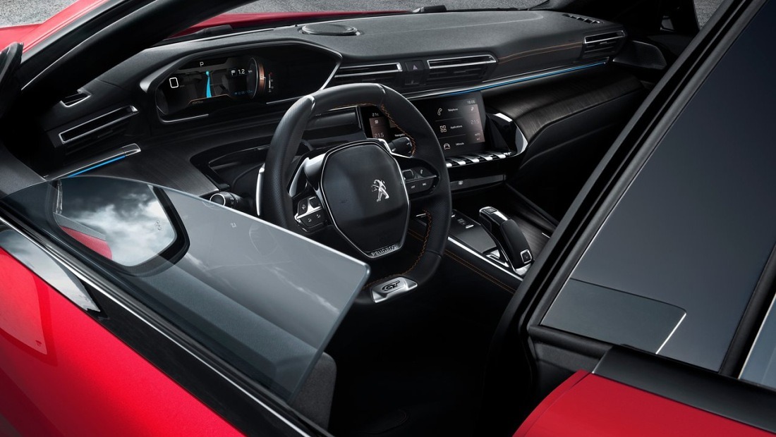 푸조 508 리콜 화이트 운전석 창문에서 바로본 사진 출처 다음자동차