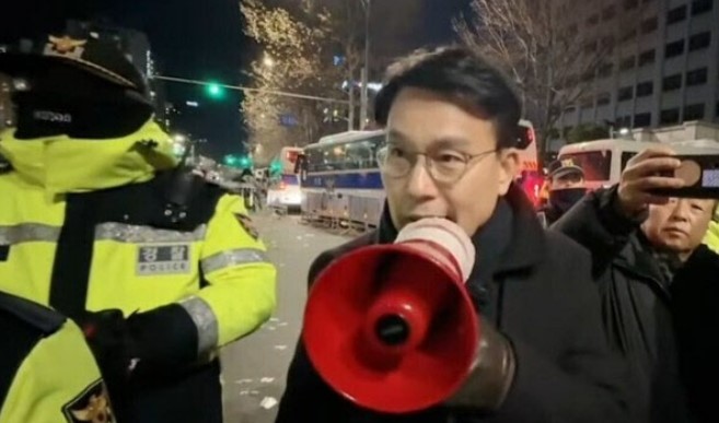 윤상현 폭력 조장 장면