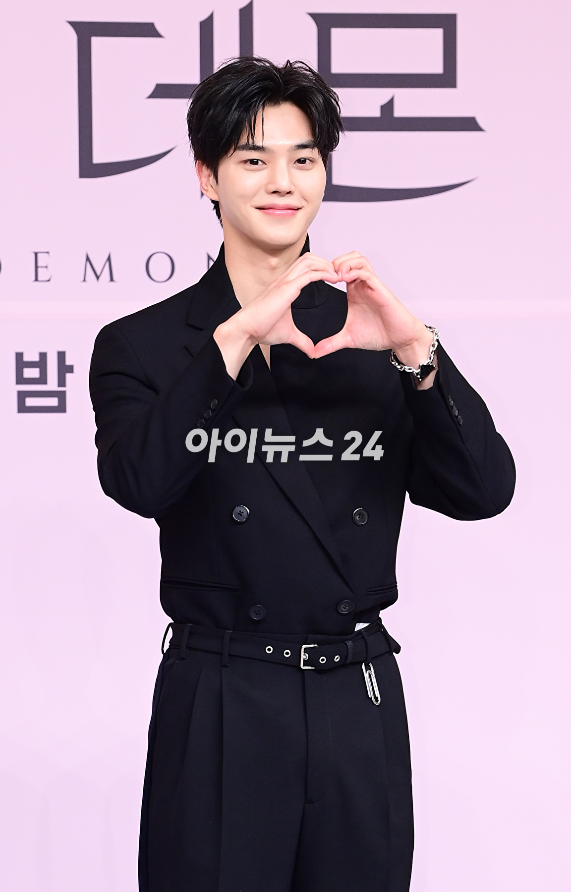 배우 송강이 24일 오후 서울 양천구 SBS에서 열린 SBS 새 금토드라마 '마이 데몬' 제작발표회에 참석하고 있다. [사진=정소희 기자]
