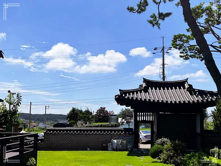 생방송오늘저녁 소나무 기와집 한옥 스테이 숙소 독채 온수풀장 스파 대부도 펜션 추천