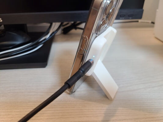 아이폰15 프로 충전 중