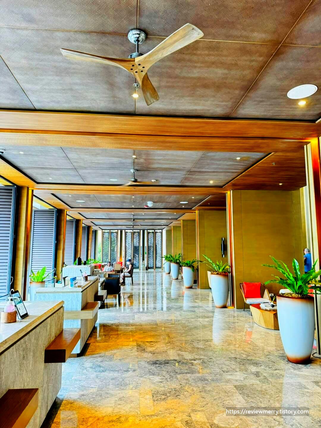 로비 쉬는공간