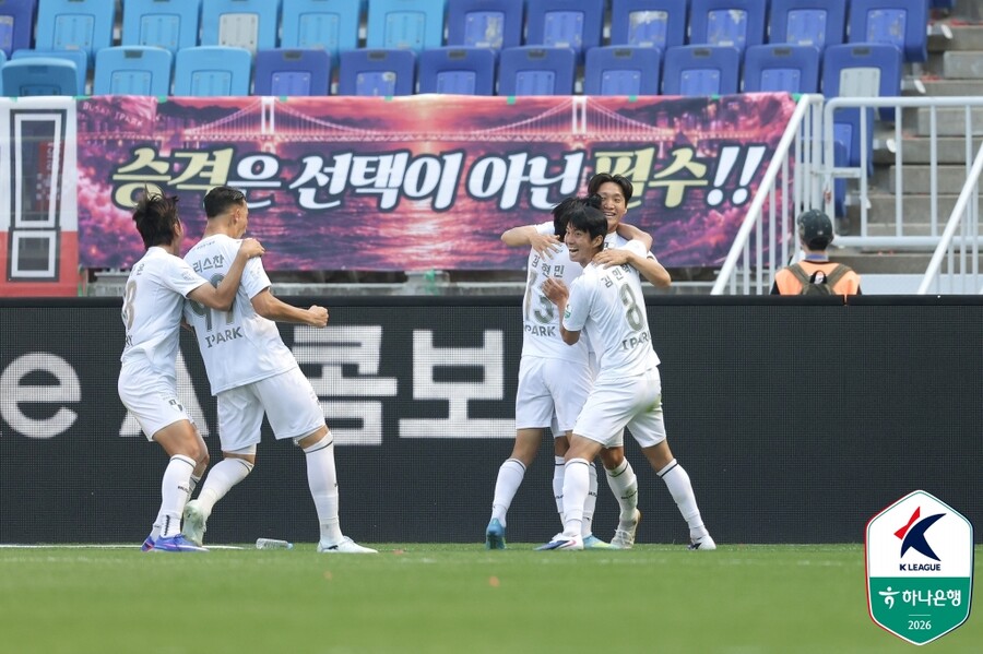수원 부산 극장승: 수원 삼성, 부산 아이파크에 3-2 극적 승리…K리그2 선두 경쟁 점입가경