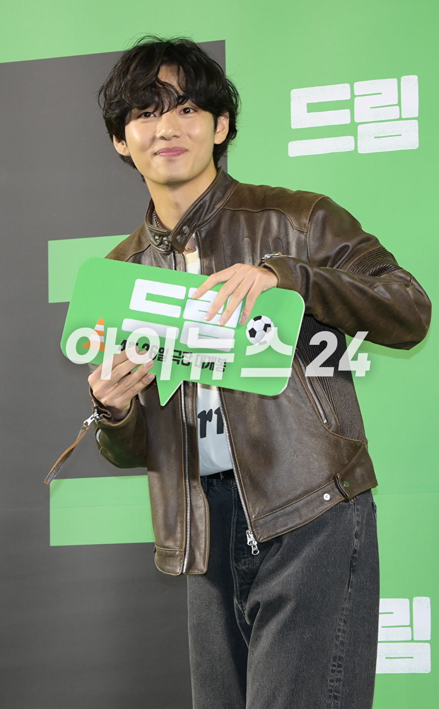 그룹 방탄소년단(BTS) 뷔(김태형)가 24일 오후 서울 강남구 삼성동 메가박스 코엑스에서 열린 영화 '드림'(감독 이병헌) VIP 시사회에 참석하고 있다. [사진=정소희 기자]