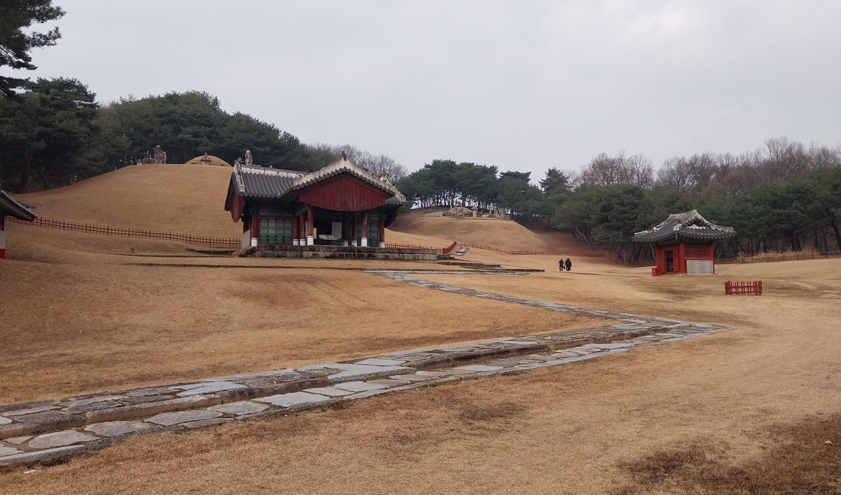 제14대 왕 선조와 두 왕후의 동원삼강릉 목릉 사진